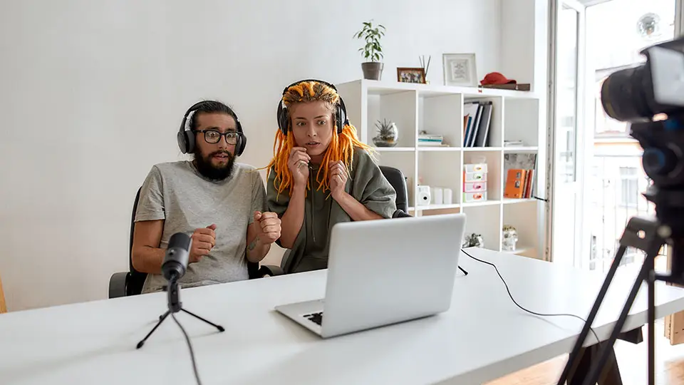 Vi är våra egna tekniker på gott och ont.